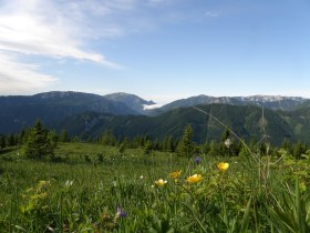 Blick Rax - Schneealpe (Copyright: z.V.g. von Waldfreundehütte Obersberg, Foto Roman Reichel), © Wiener Alpen in Niederösterreich